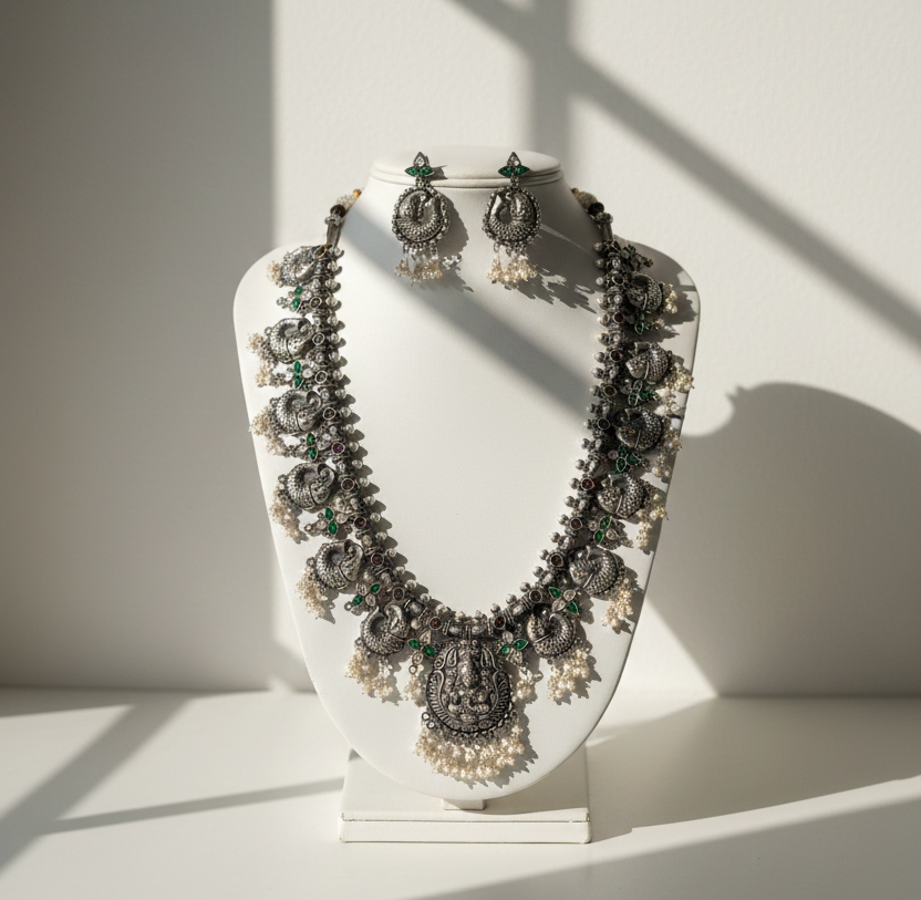 silver nakkshi neckless