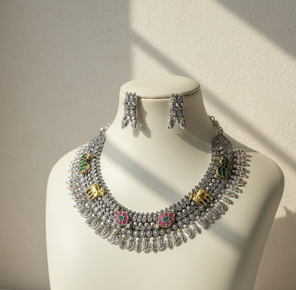 silver short neckless